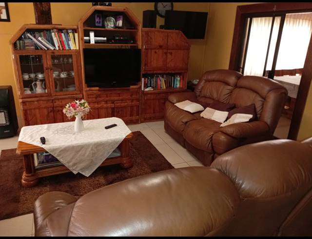 3 BEDROOM HOUSE FOR SALE IN ORANJEVILLE